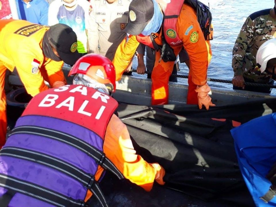 Foto SAR Bali saat proses evakuasi. (Foto. Istimewa)