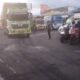Antrian kendaraan di sekitaran ASDP Ketapang pasca penundaan penyebrangan. (Foto. Istimewa)