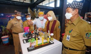 Bupati Banyuwangi Ipuk Fiestiandani saat hadir di Festival Science Entrepreneur. (Foto. Fareh Hariyanto - RBT)