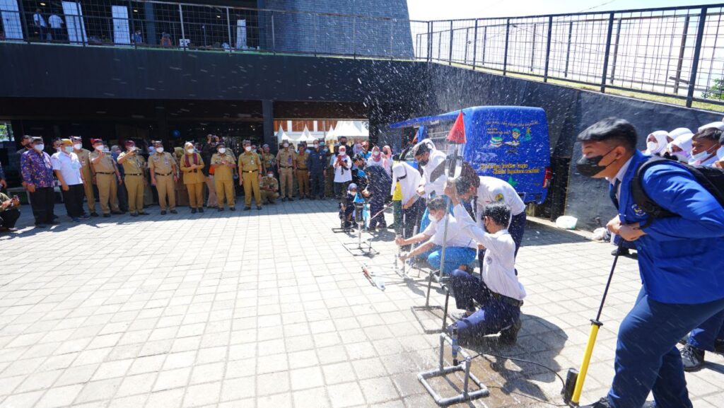 Para pelajar Sekolah Menengah Pertama (SMP) se derajat di Banyuwangi saat Festival Science Entrepreneur. 
