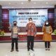 Plt Kepala Badan Pengelolaan Keuangan dan Aset Daerah Kabupaten Banyuwangi, Cahyanto bersama Bupati Banyuwangi. (Foto. Istimewa)