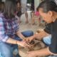 Wisatawan saat berada di galeri gerabah Sani Pottery, Desa Karanganyar, Kecamatan Borobudur, Kabupaten Magelang. (Foto. Fareh Hariyanto - RBT)
